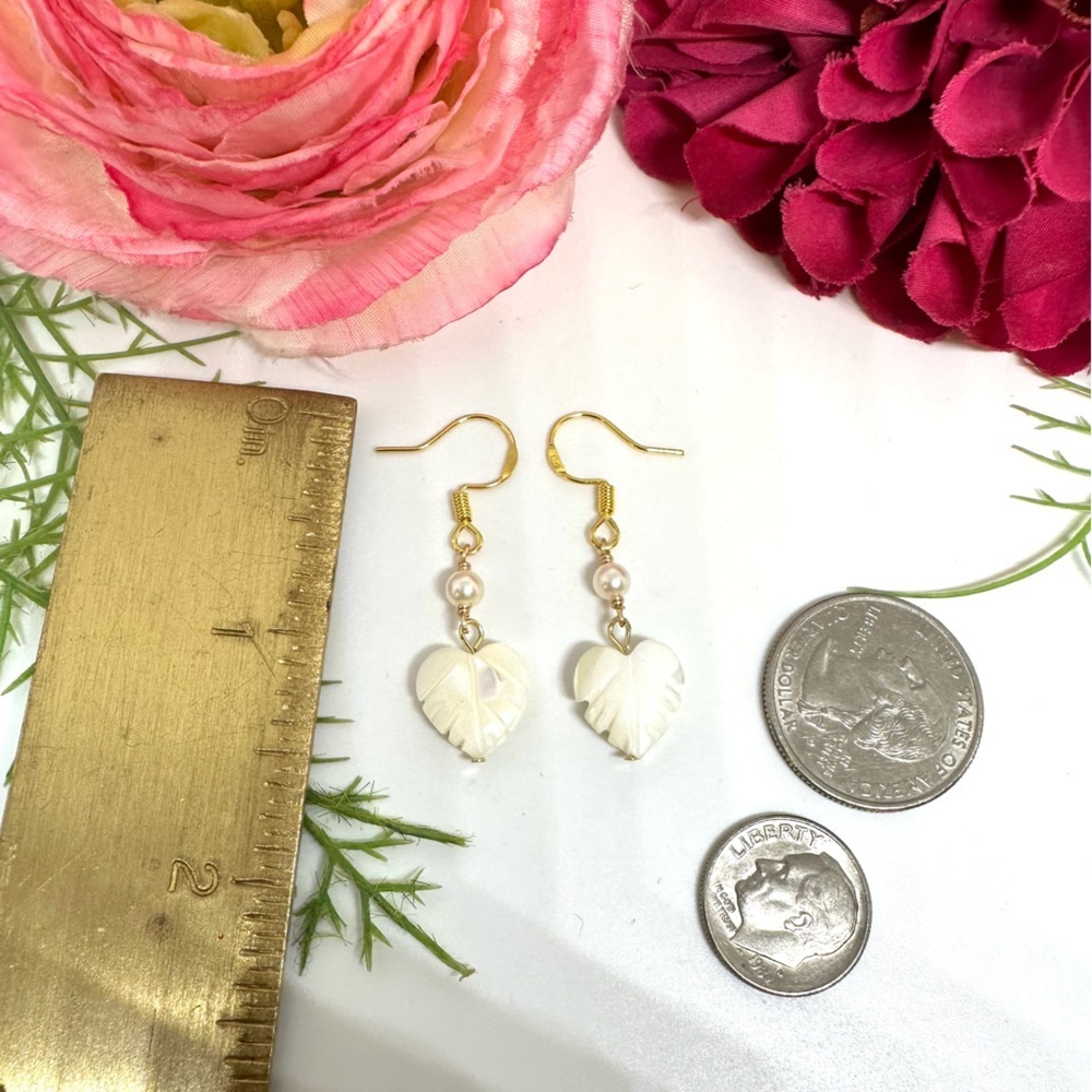 NEW⚜️925 Mother Of Pearl & Freshwater Pearl Carved Earrings - Picture 4 of 5